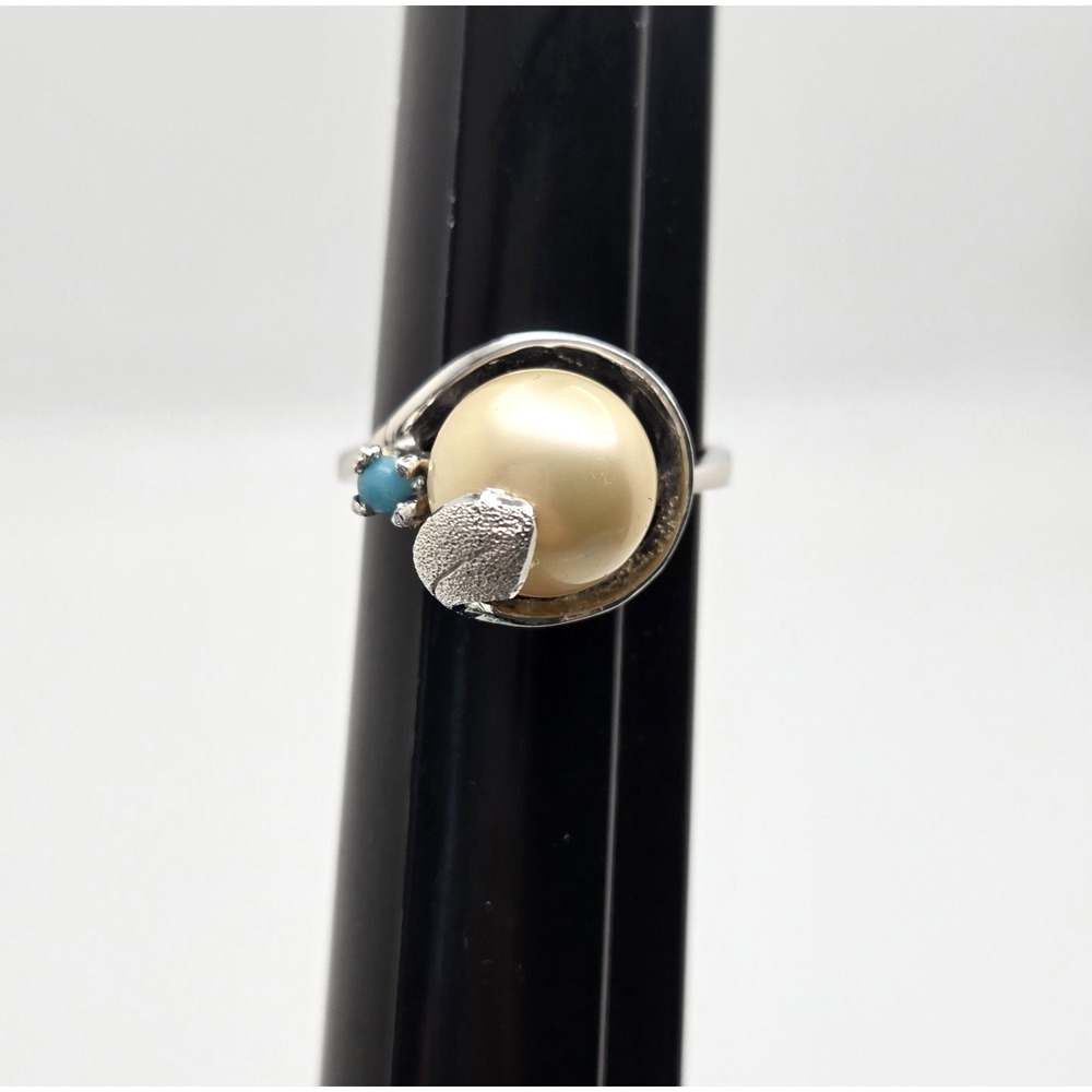 Vintage Faux Pearl Ring Silvertone Turquoise Accent Classic Retro Twee Cocktail